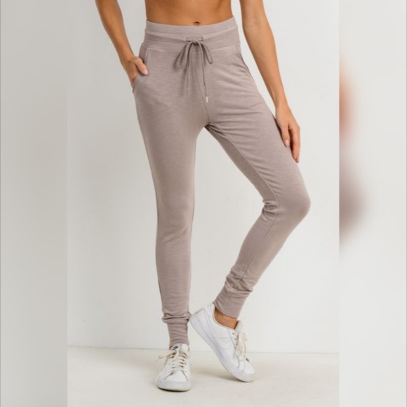 Mono B / Leggings Hut Pants - Highwaist Slim-Fit Cuffed Joggers-Almond